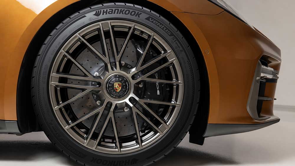 Ventus_S1_evo_Z_tires_fitted_to_the_Porsche_Panamera