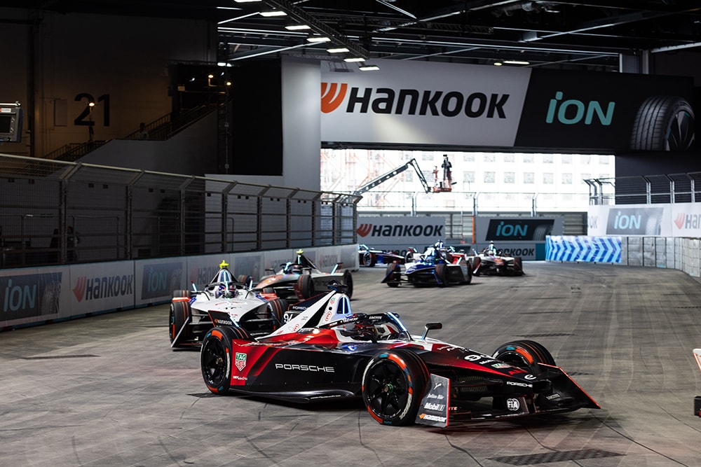 Pascal_Wehrlein_couronné_champion_du_monde_de_Formule_E_2024_au_Hankook_London_E_Prix_02