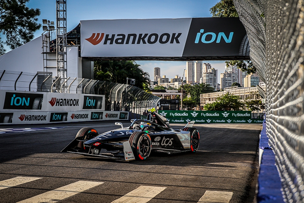 Hankook_introduit_une_innovation_dans_le_domaine_de_la_course_à_l_ouverture_de_la_saison_11_de_la_Formule_E_à_São_Paulo_1