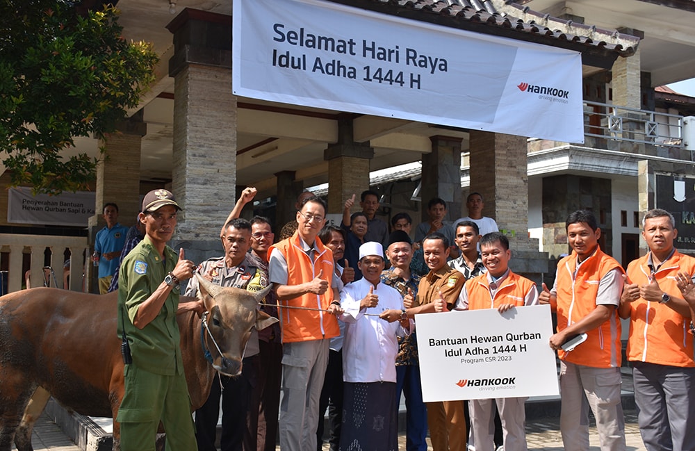 RayakanMomentumIdulAdhaHankookTireDonasikanLebihdariDuaTonHewanKurbankeWargaSekitarPabrik