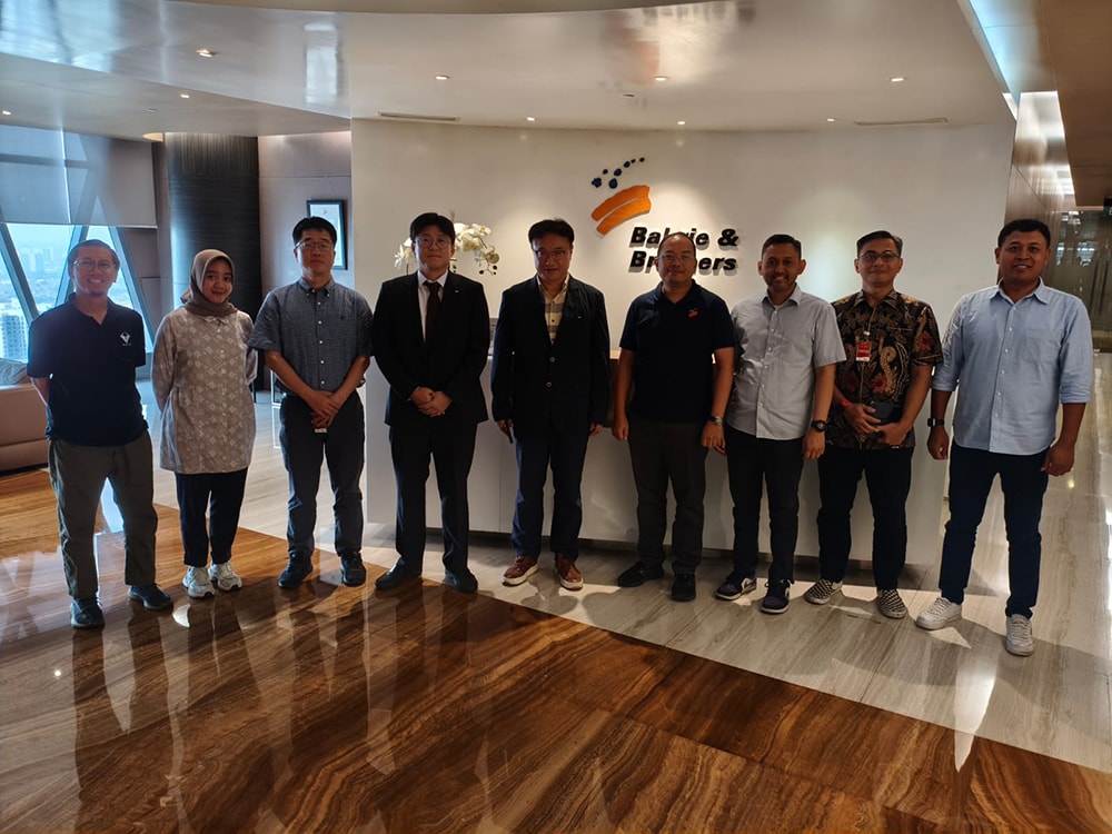 hankook_tire_lanjutkan_kolaborasi_dengan_vktr_untuk_pasok_ban_khusus_bus_listrik_transjakarta