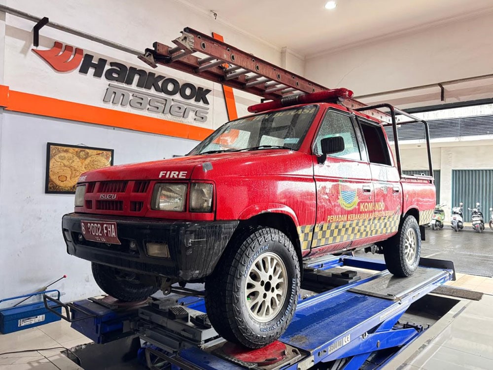 donasi_ban_hankook_tire_indonesia_ke_pemadam_kebakaran_bekasi_1
