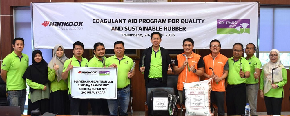hankook_tire_indonesia_dorong_rantai_pasok_berkelanjutan_melalui_program_bantuan_bahan_formic_acid_untuk_petani_karet_di_sumatera_selatan