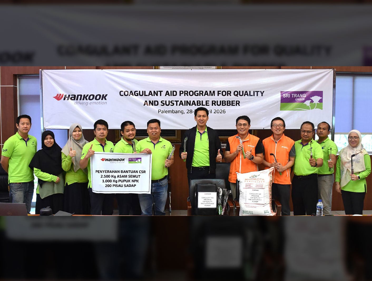 Hankook Tire Indonesia Dorong Rantai Pasok Berkelanjutan   Melalui Program Bantuan Bahan Formic Acid   untuk Petani Karet di Sumatera Selatan