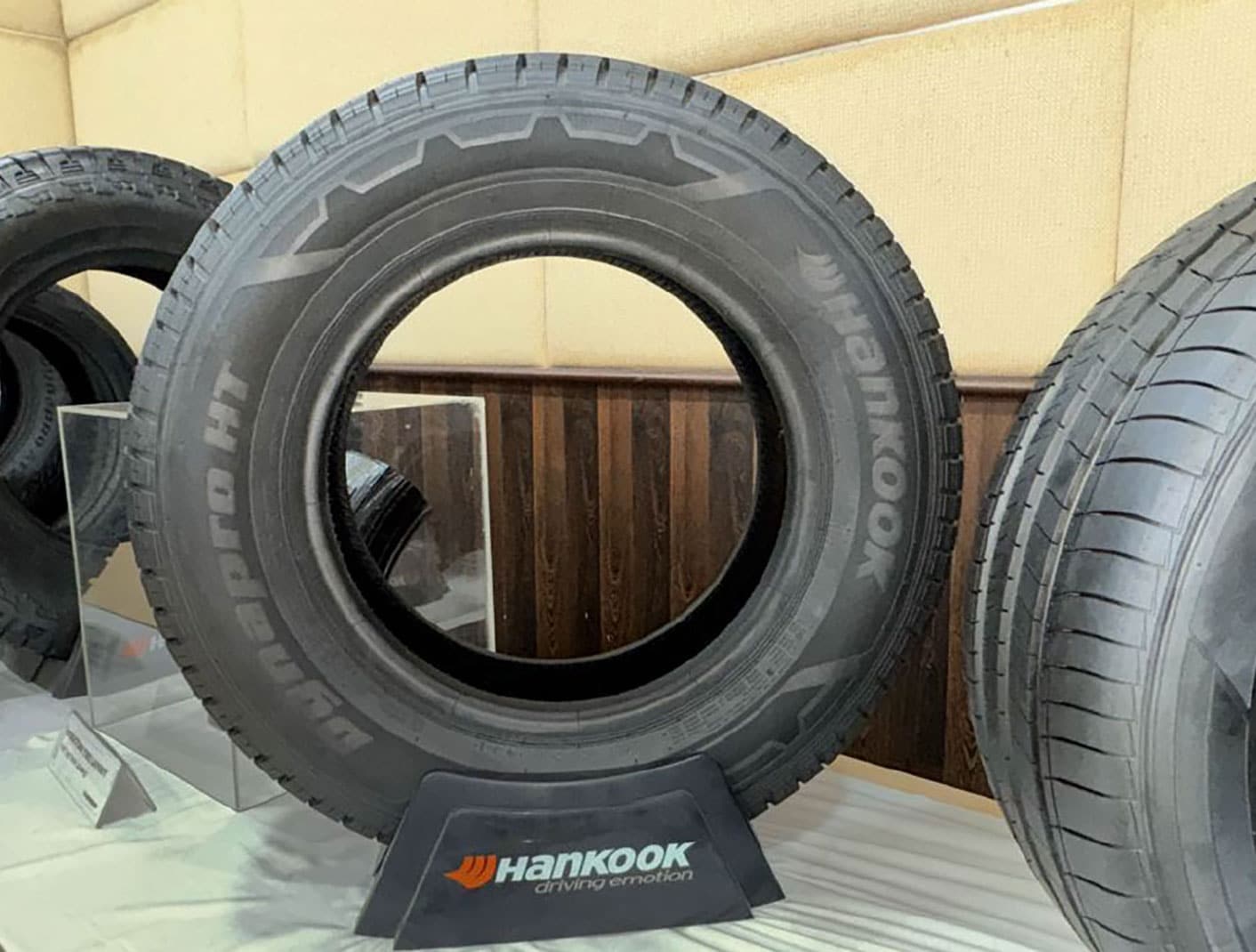 Kenapa Ban Lebih Rentan Aus dan Retak di Musim Kemarau?   Simak Penjelasan Hankook!