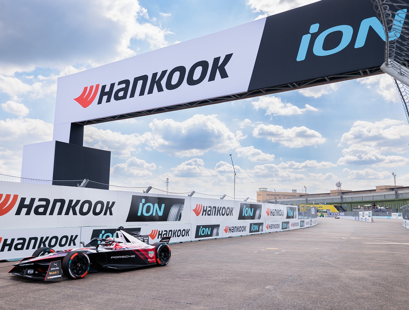 The grand finale: New Formula E world champion to be crowned at the Hankook London E-Prix