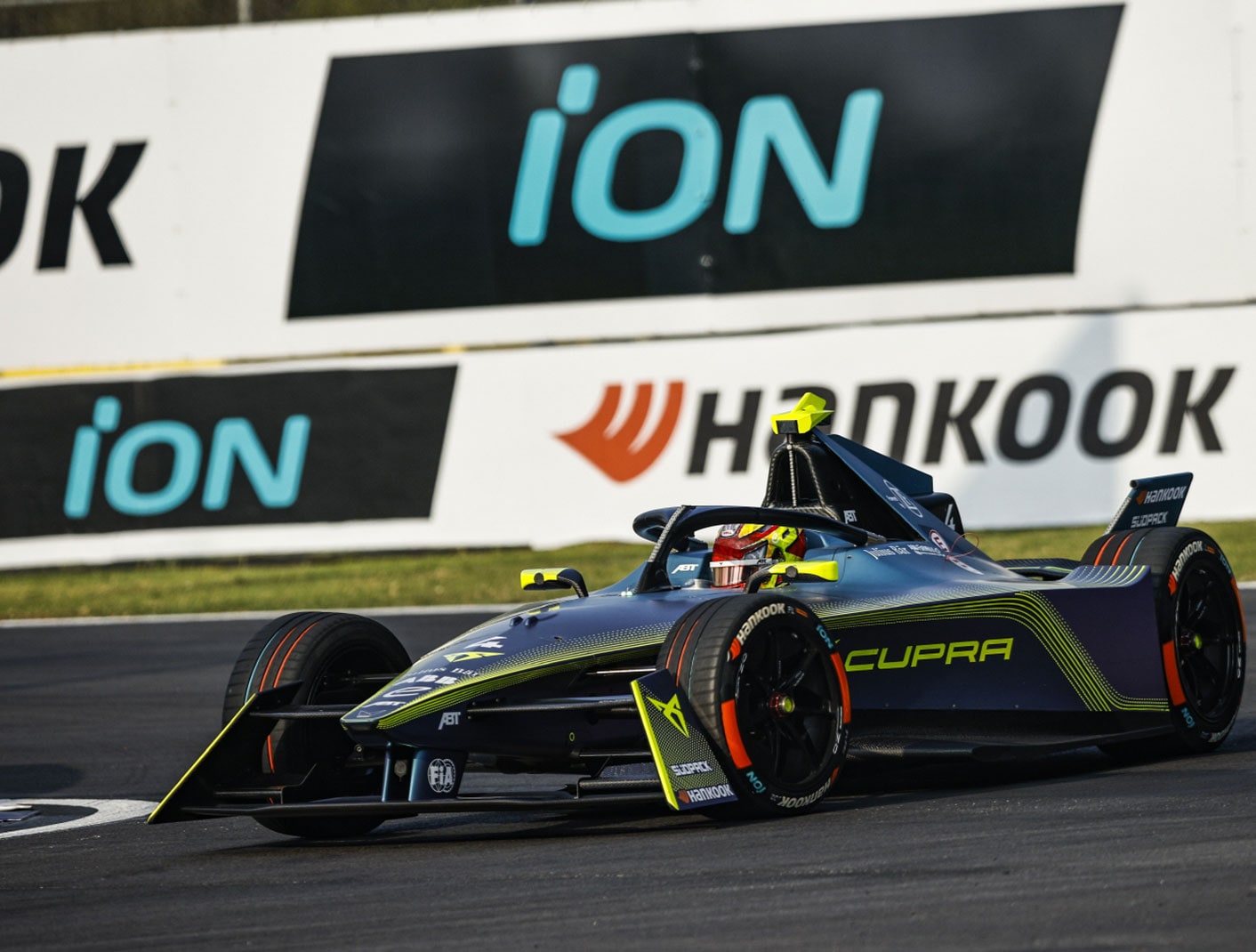 Samba vibes for the Hankook iON Race as Formula E goes racing in Brazil