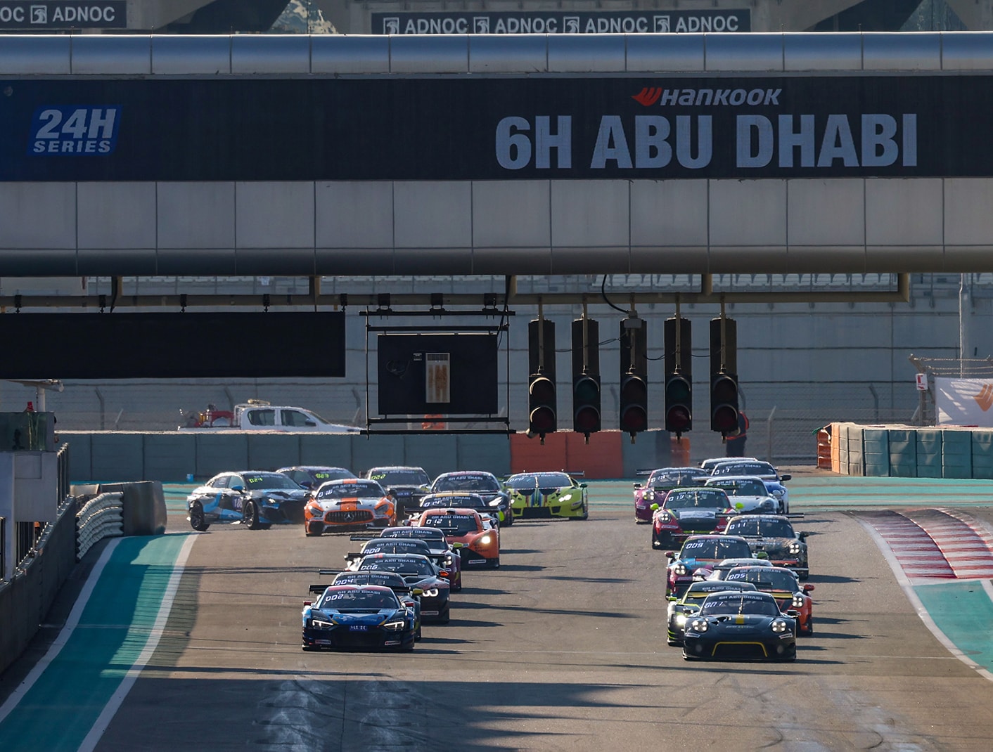 La temporada internacional de carreras de resistencia comienza en Abu Dhabi con la nueva llanta de carreras Hankook.