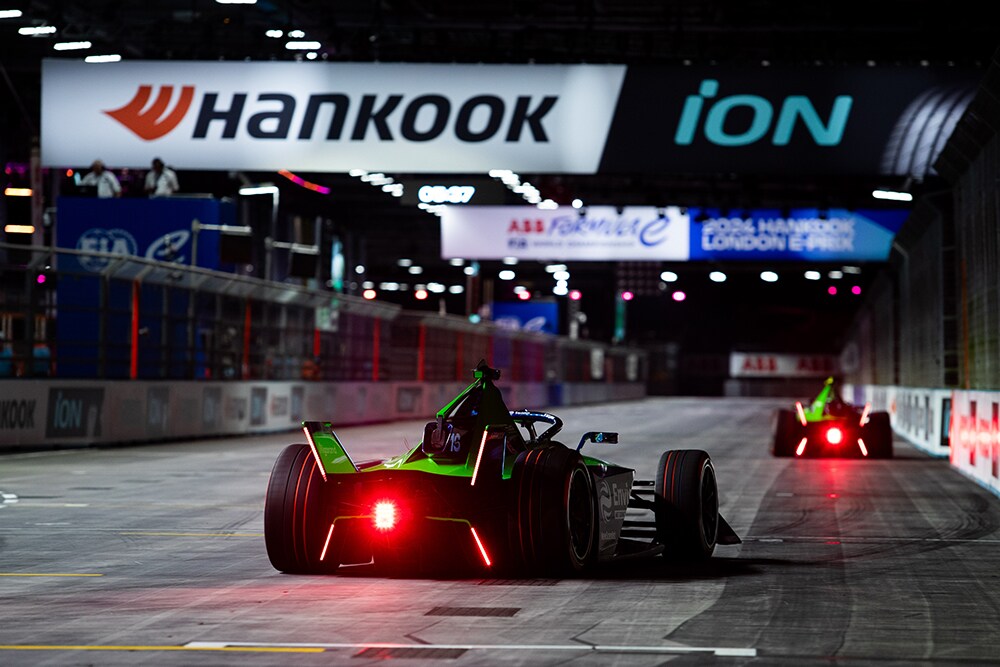 Pascal_Wehrlein_se_corona_campeón_del_mundo_de_Fórmula_E_2024_en_el_Hankook_E_Prix_de_Londres_01