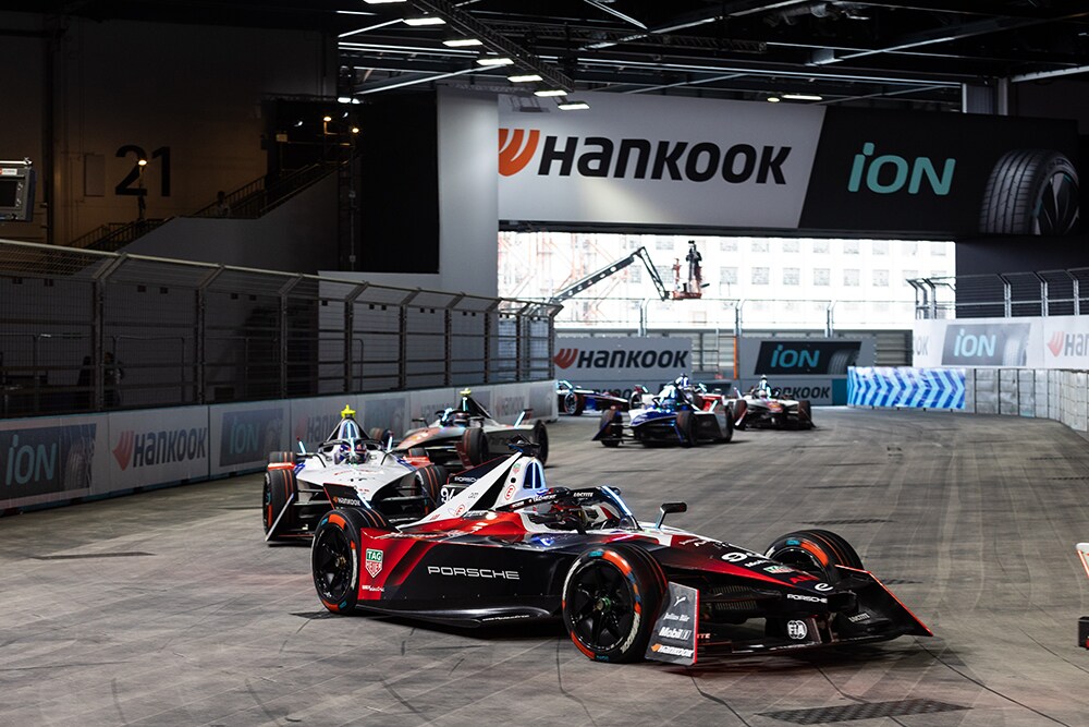 Pascal_Wehrlein_se_corona_campeón_del_mundo_de_Fórmula_E_2024_en_el_Hankook_E_Prix_de_Londres_02