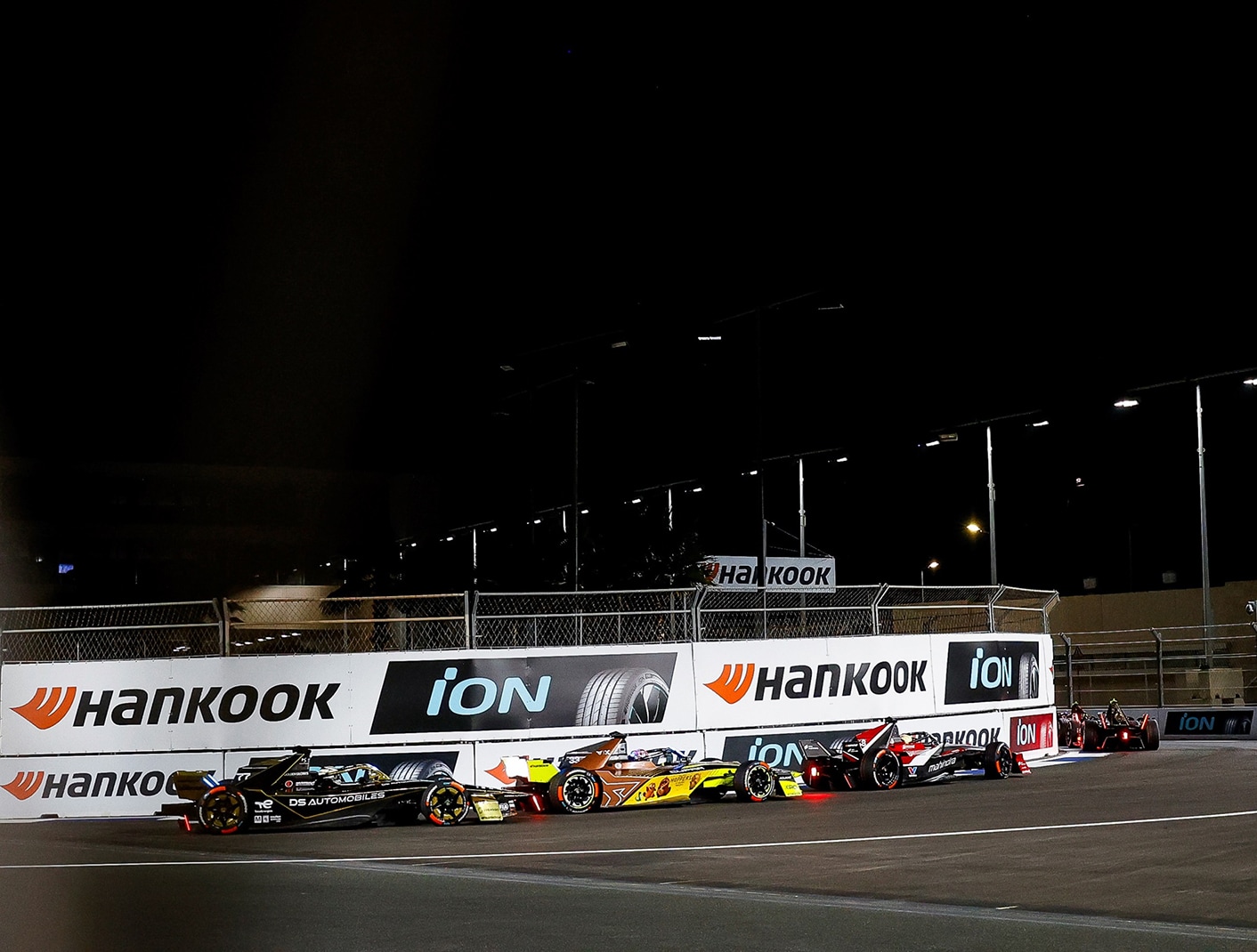 Hankook iON Race resiste la velocidad, el calor y las condiciones nocturnas de Jeddah en la jornada doble de la Fórmula E
