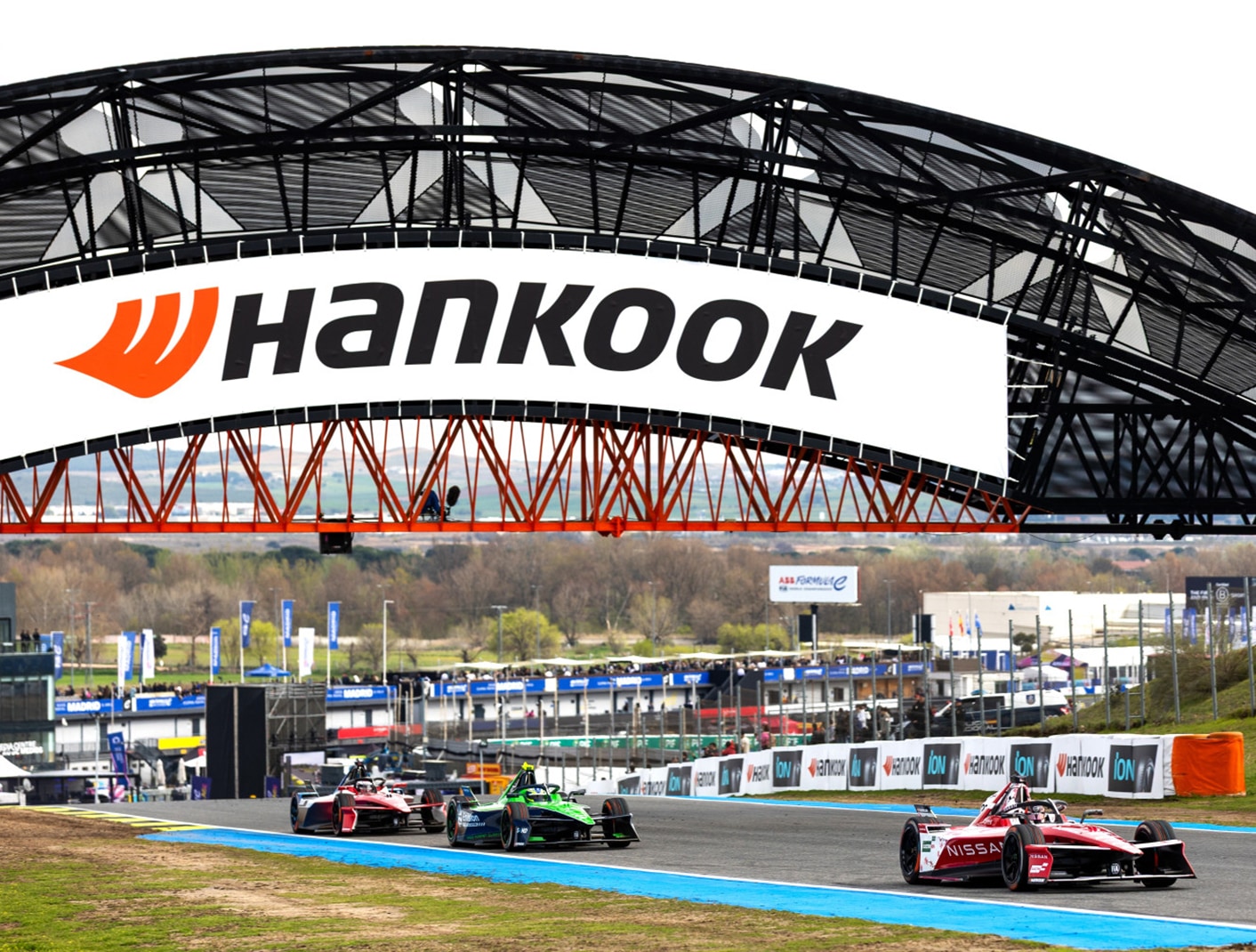 El modelo iON Race de Hankook impulsa una competencia reñida en el histórico E-Prix de Madrid
