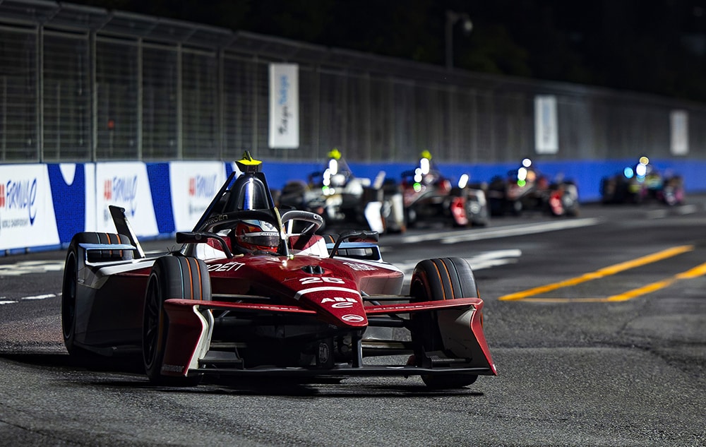 hankook_ion_race_afronta_la_transición_del_día_a_la_noche_durante_las_dos_carreras_del_e-prix_de_tokio_3