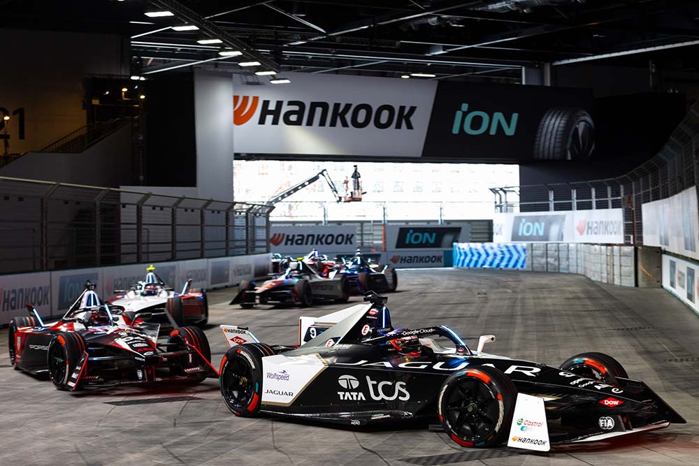 La_batalla_por_el_título_de_Fórmula_E_llega_a_Londres_con_los_neumáticos_Hankook_iON_Race_1