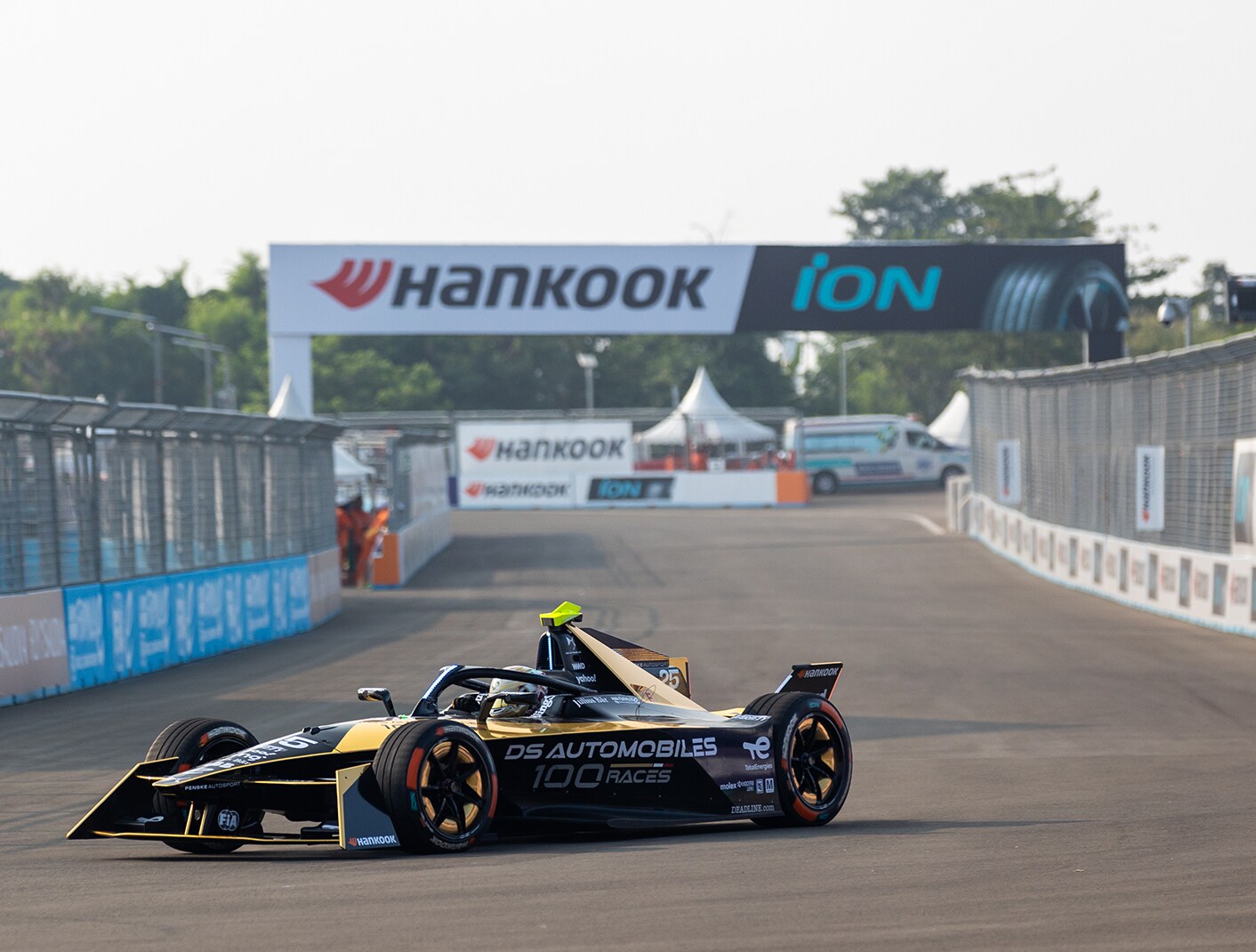 Germans Wehrlein and Günther win on the Hankook iON Race in the Indonesian heat