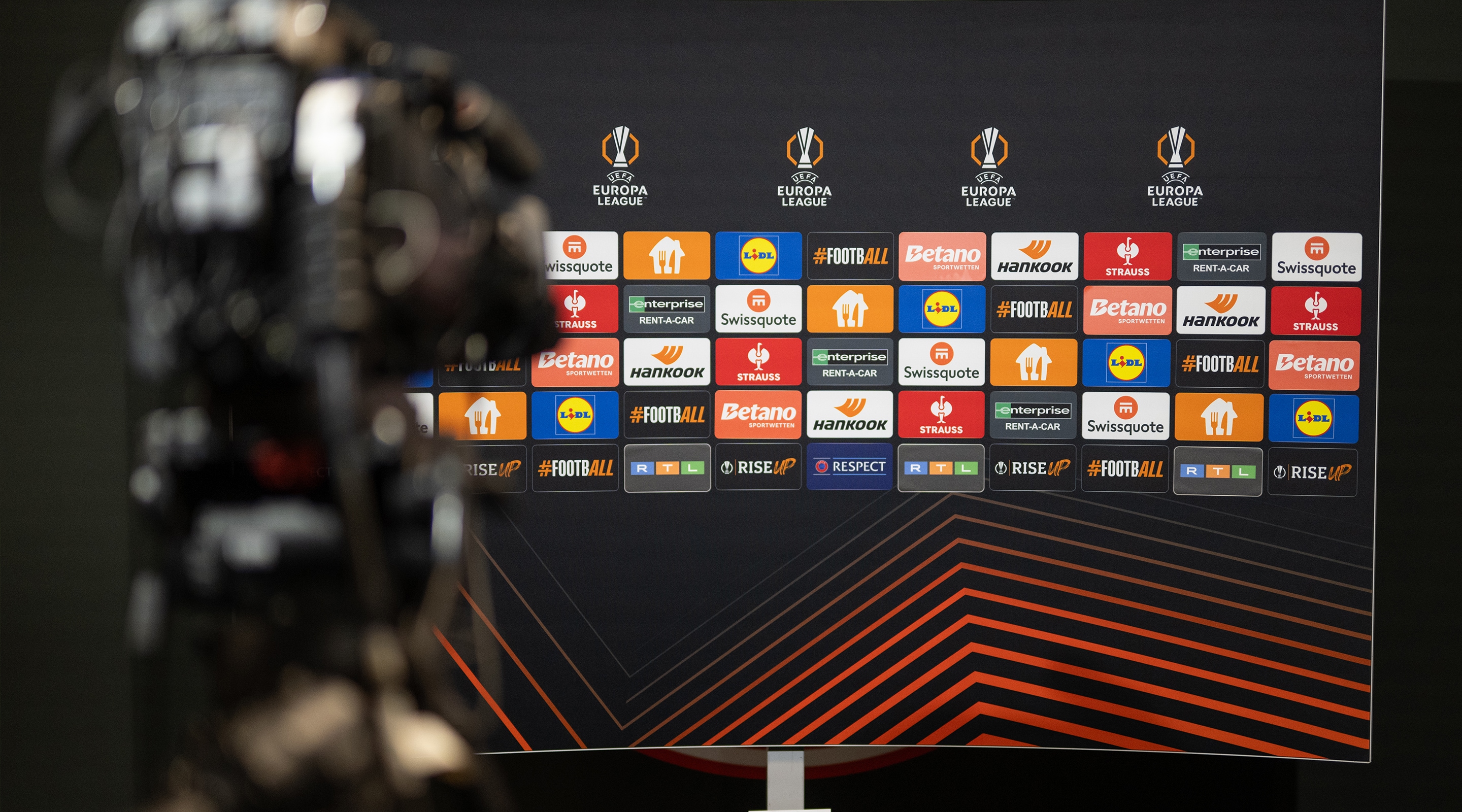 Hankook Tire & Technology-the-uefa-europa-league-sponsorship-gallery-06